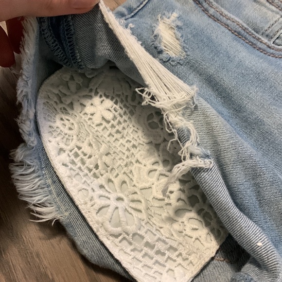 American Eagle Lace Pocket Jean Shorts - Picture 3 of 4